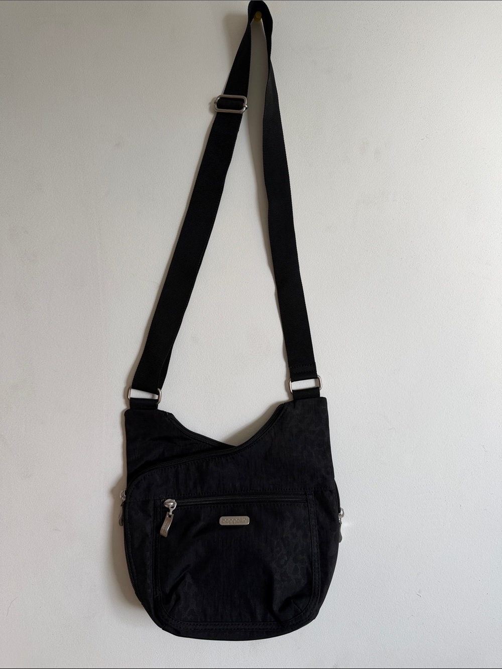 Baggallini Faint Leopard Print Black crossbody Shoulder Bag Lightweight